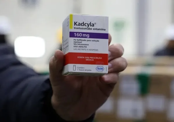 SUS recebe primeiro lote de medicamento que reduz mortalidade por câncer de mama HER2+