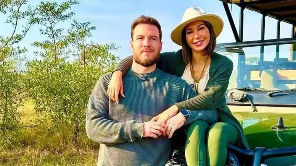 Thiago Nigro se surpreende com luxo no banheiro da enteada