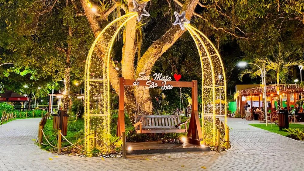 Praia do Forte inaugura hoje a iluminação de Natal; Sede terá inauguração oficial no sábado (06)