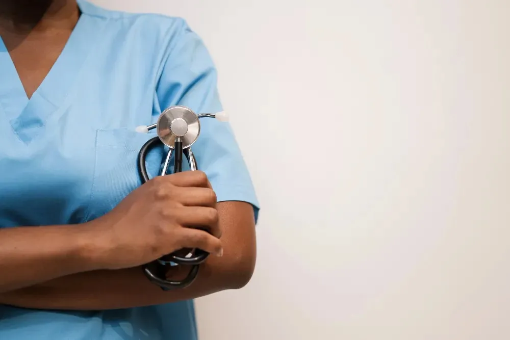 Prefeitura convoca beneficiários do auxílio a estudantes de Medicina