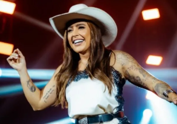 Lauana Prado celebra nova fase da vida