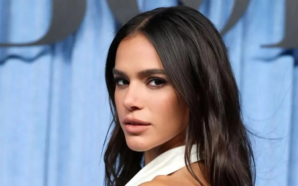 Bruna Marquezine brilha em Salvador com look de luxo