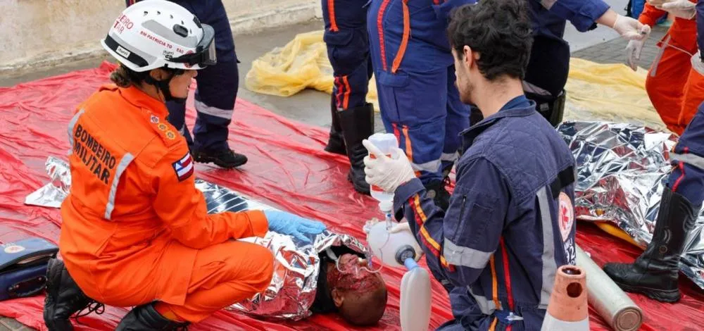 Bombeiros realizam simulado de incêndio em preparação para o Carnaval de Salvador