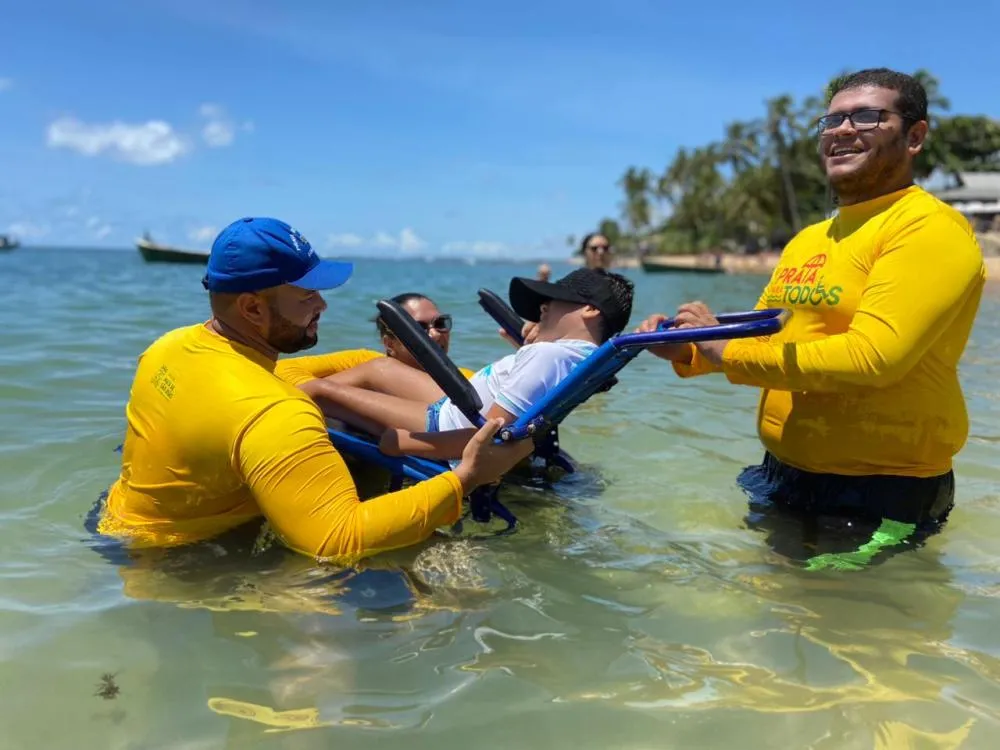 Projeto Praia para Todos proporciona acesso Inclusivo ao mar para cadeirantes