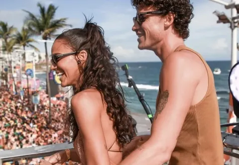 Bruna Marquezine e Shawn Mendes roubam a cena no Carnaval de Salvador