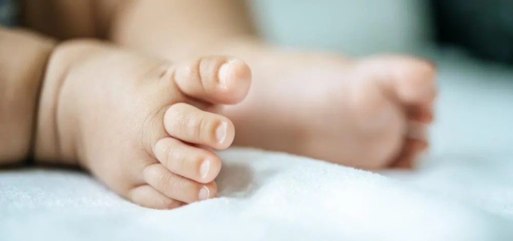 Bebê de um mês é resgatado após abandono durante carnaval de Salvador