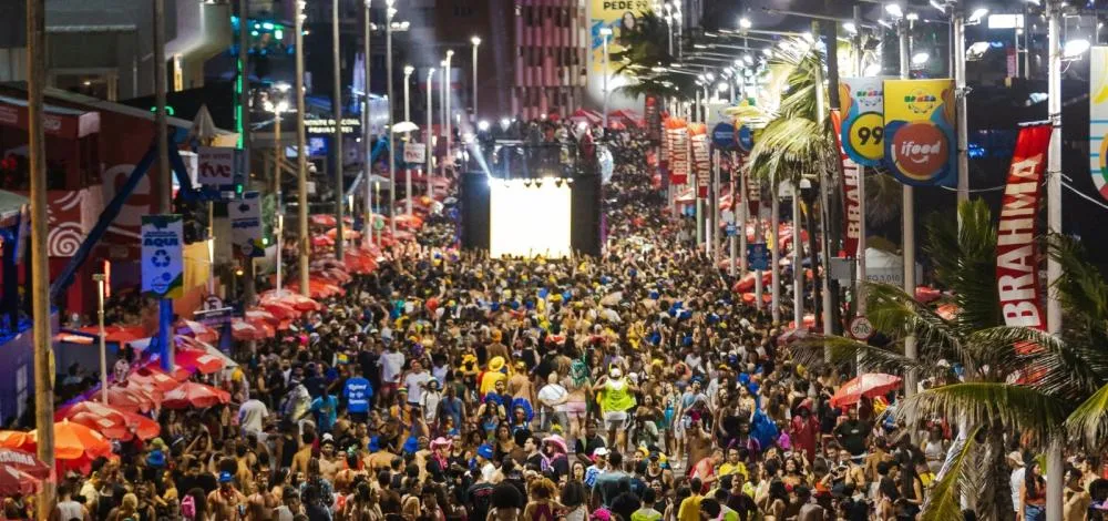 Carnaval de Salvador atrai 12 milhões de foliões e mantém marca de festa segura