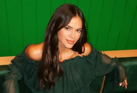 Bruna Marquezine revela novo corte e agita redes sociais