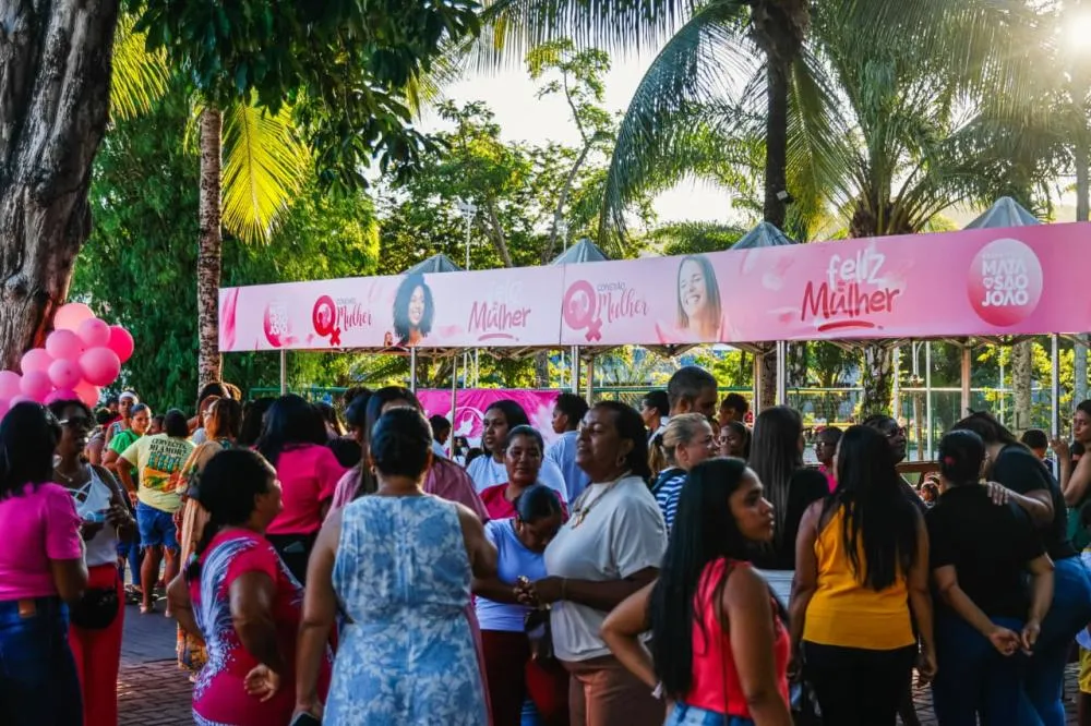 Prefeitura encerra semana da mulher com Sarau no parque da cidade