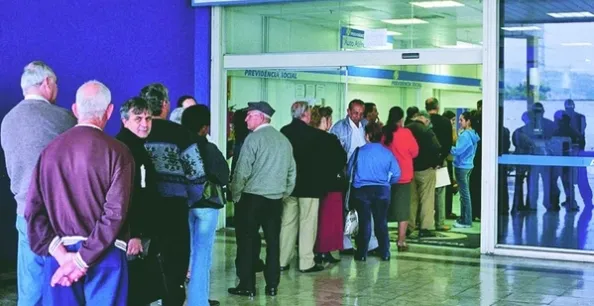 Antecipação do 13º do INSS injeta R$70 bilhões na economia