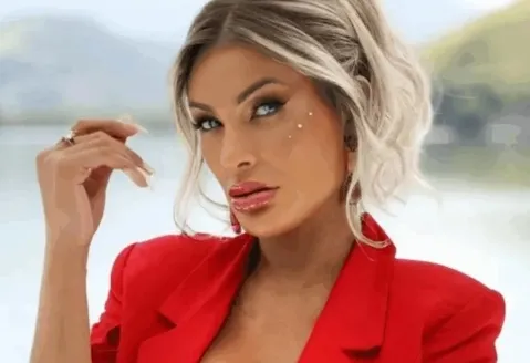 Andressa Urach anuncia instituto de apoio a profissionais do sexo