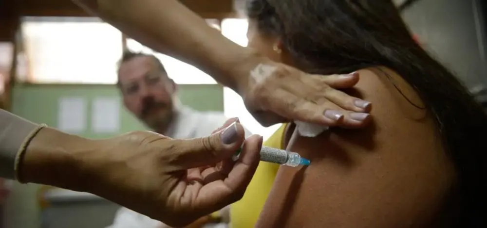 Nova regra obriga empresas a orientar sobre câncer e HPV