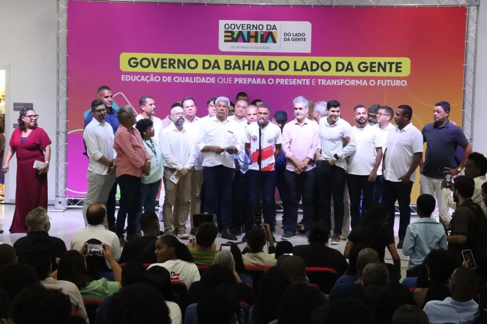 Novo colégio estadual e início da estrada ao litoral marcam avanço no desenvolvimento regional