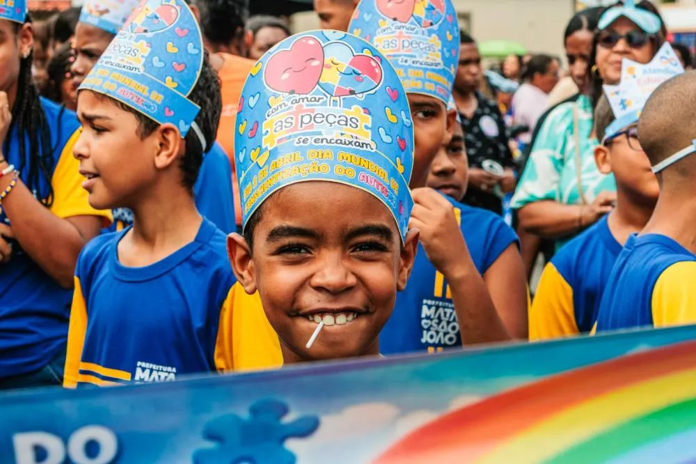 Caminhada pela Conscientização do Autismo mobiliza crianças, famílias e profissionais em Mata