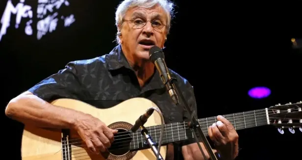Caetano Veloso rebate fake news durante sabatina no Senado
