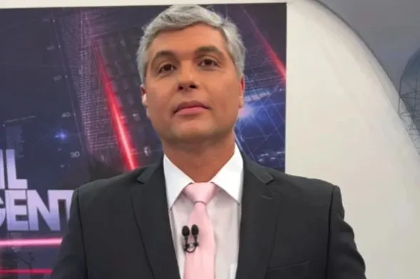 Joel Datena passa por cirurgia de emergência na coluna