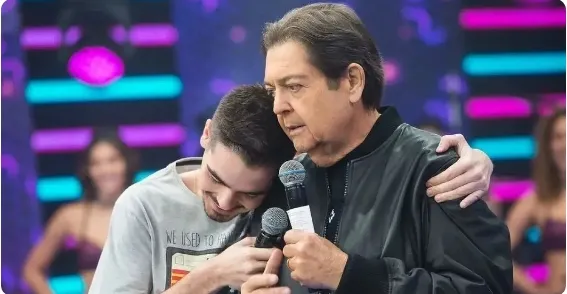 Faustão apresenta melhora após retirada de sonda gástrica 