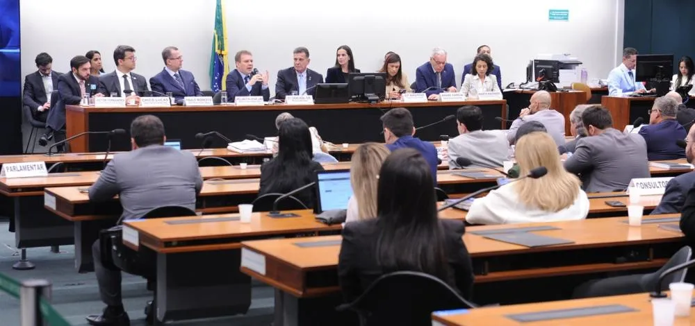 PEC que reduz maioridade penal avança na Câmara e segue para nova etapa de análise