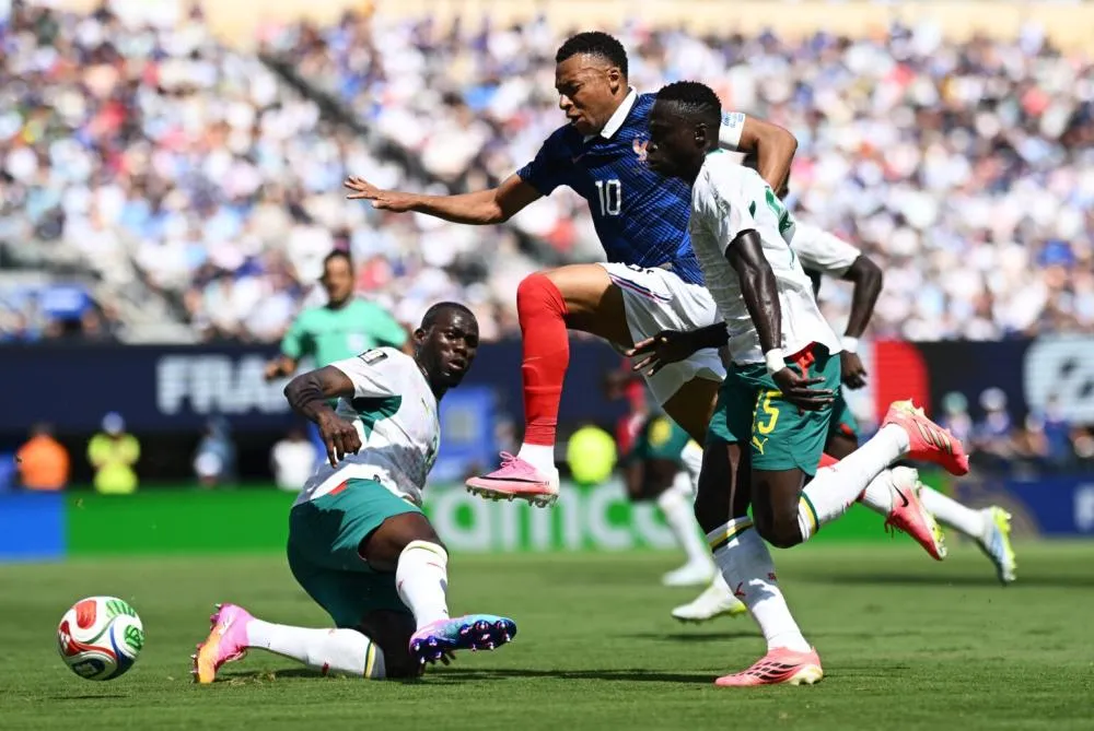 Mbappé comanda reação francesa e França estreia com vitória diante do Senegal na Copa