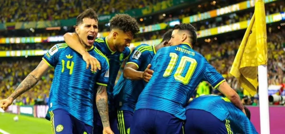 Luis Díaz brilha, Colômbia vence o Uzbequistão e larga na frente no Grupo K da Copa do Mundo