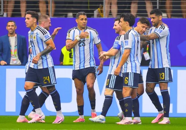 Messi brilha, quebra recorde histórico e deixa Argentina perto das oitavas da Copa do Mundo