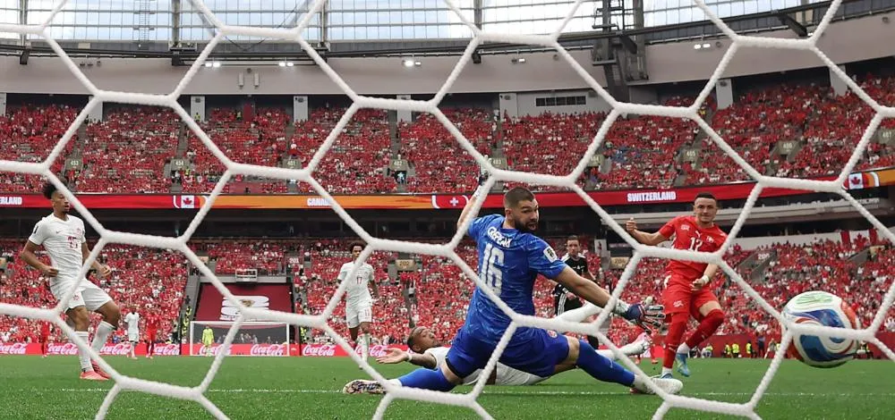 Suíça vence o Canadá e confirma liderança do Grupo B na Copa do Mundo