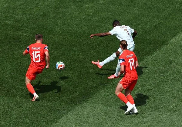França goleia a Noruega, confirma liderança do grupo e avança embalada às oitavas da Copa do Mundo