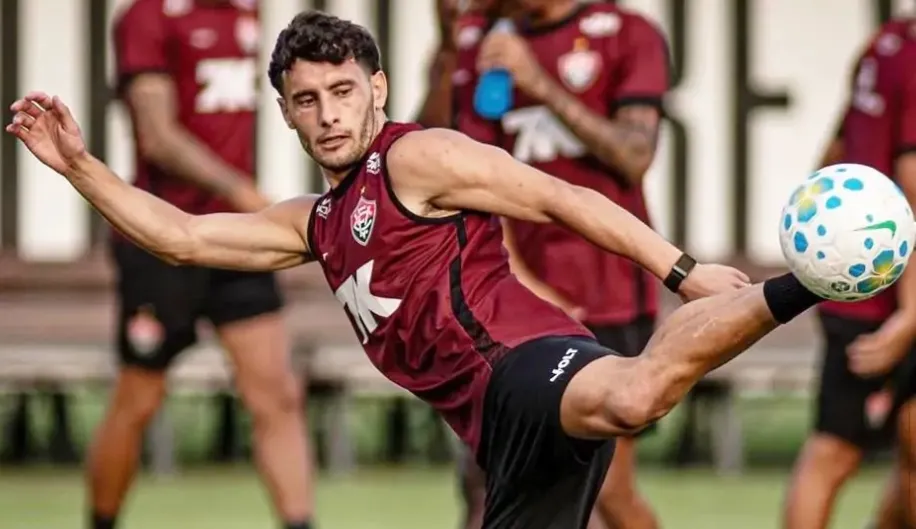 Vitória prepara mudanças na defesa para duelo decisivo contra o Corinthians