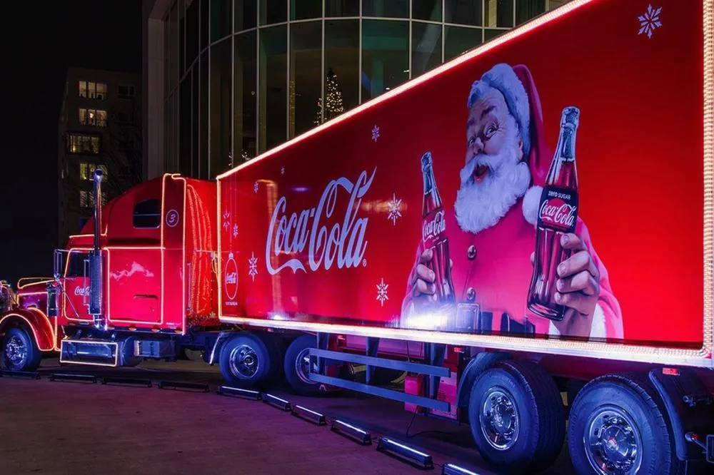 Caravana de Natal da Coca-Cola passa pela primeira vez no município; veja o trajeto