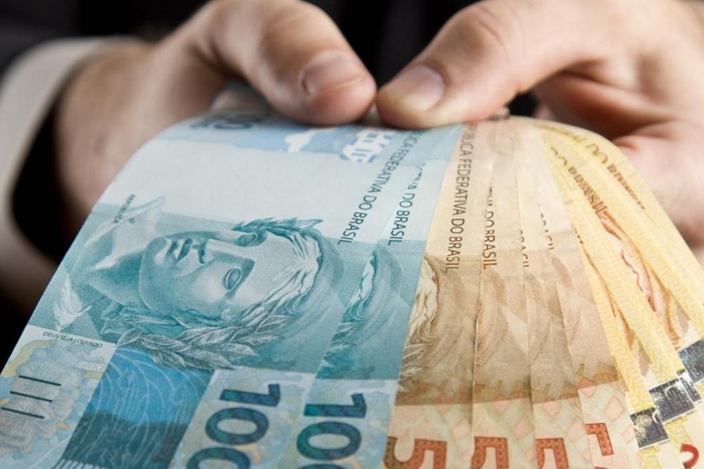 Temendo revés de PEC no Senado, Governo tem engatilhada MP do Auxílio Brasil de R$ 400