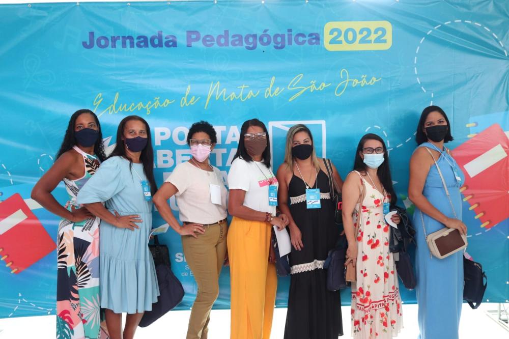 Jornada Pedagógica reúne profissionais da educação em Praia do Forte Evento reuniu mais de 300 educadores no Centro de Convenções