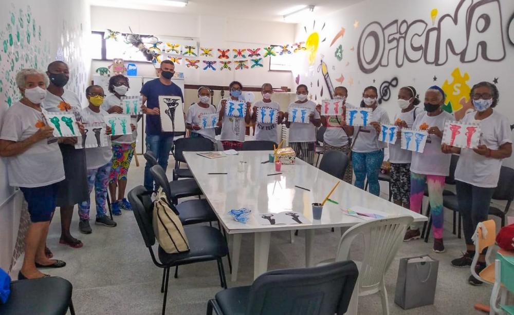 Idosos soltam a imaginação na Oficina de Artes Plásticas