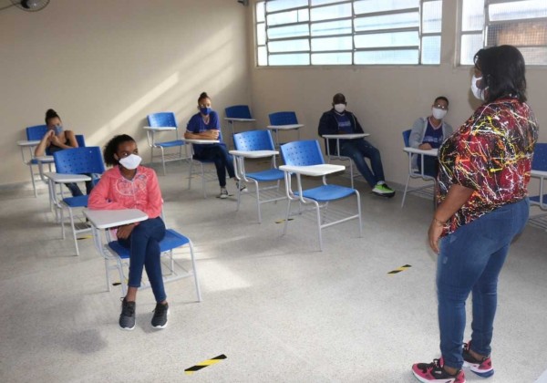 Fiocruz atualiza protocolo de retorno às aulas contra variante Ômicron