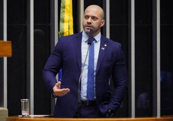 Daniel Silveira dorme na Câmara para evitar tornozeleira imposta por Moraes