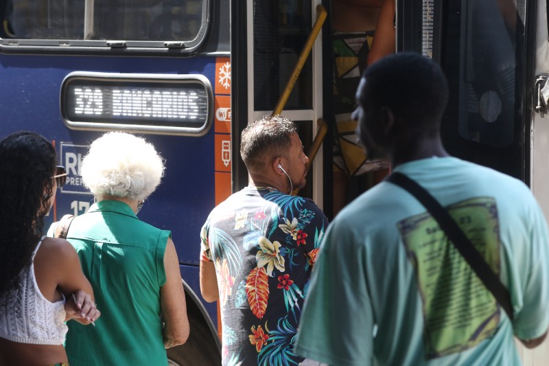 Covid-19: Brasil registra 30,3 milhões de casos e 662,6 mil mortes