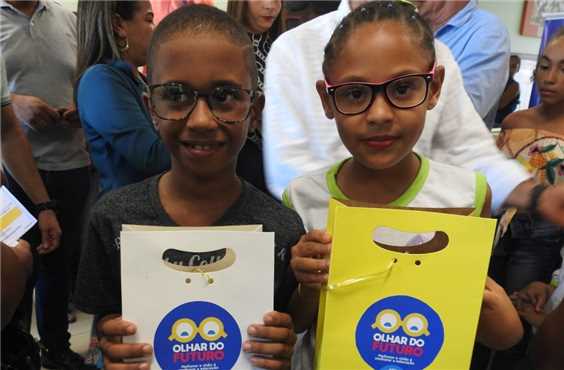 Programa de entrega de óculos é é iniciado com alunos da rede municipal