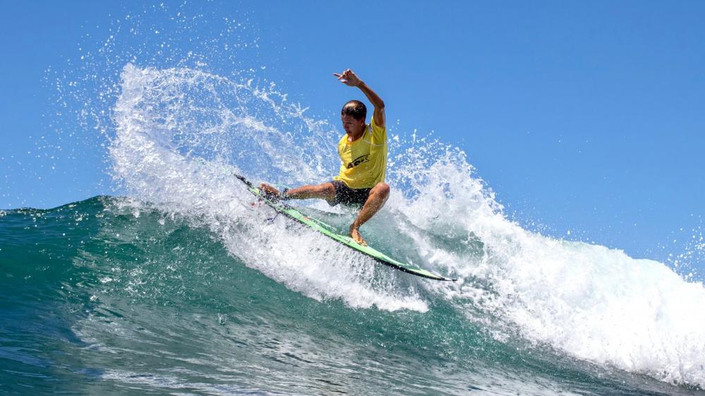 Jovem promessa do surfe baiano está de malas prontas para temporada na Indonésia