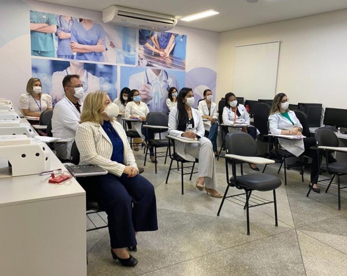 HGRS realiza mesa redonda sobre maternidade e saúde mental das mulheres