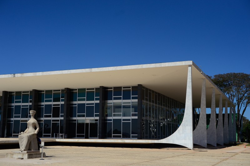 STF suspende lei que aumentava publicidade das três esferas de governo