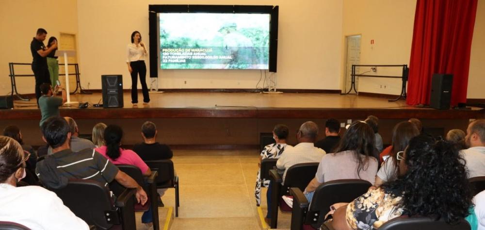 Prefeitura celebra dia do agricultor com palestras e oportunidades