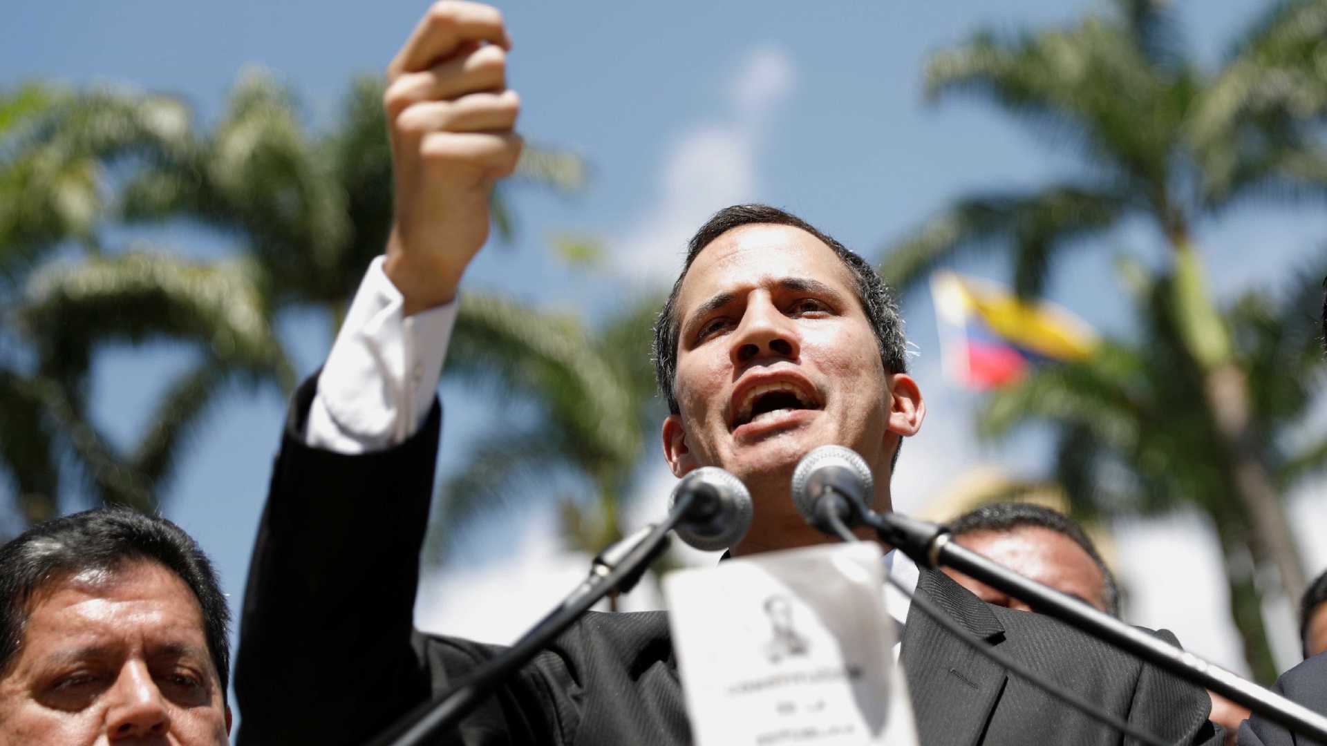 Juan Guaidó se proclama presidente interino da Venezuela