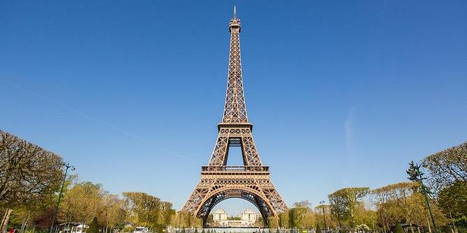 Torre Eiffel reabre após três meses fechada devido à pandemia