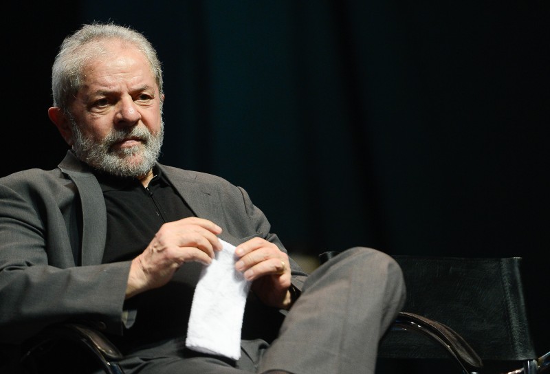 Candidato Lula defende função social de bancos públicos