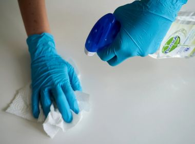 Monkeypox sobrevive em superfícies por até um mês, diz estudo do CDC