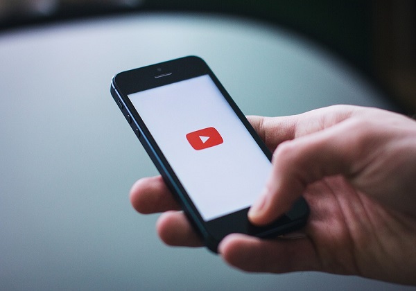 YouTube vai exibir conteúdo para orientar usuários contra fake news