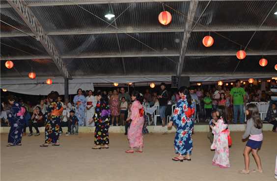 Festa japonesa celebra almas dos antepassados