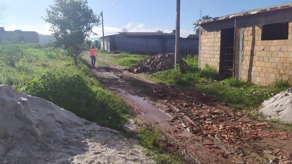 Moradores da Travessa Laurindo Régis pedem melhorias