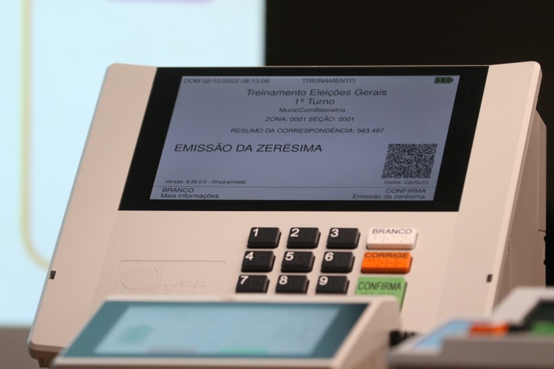TRE do Rio de Janeiro faz teste de integridade das urnas
