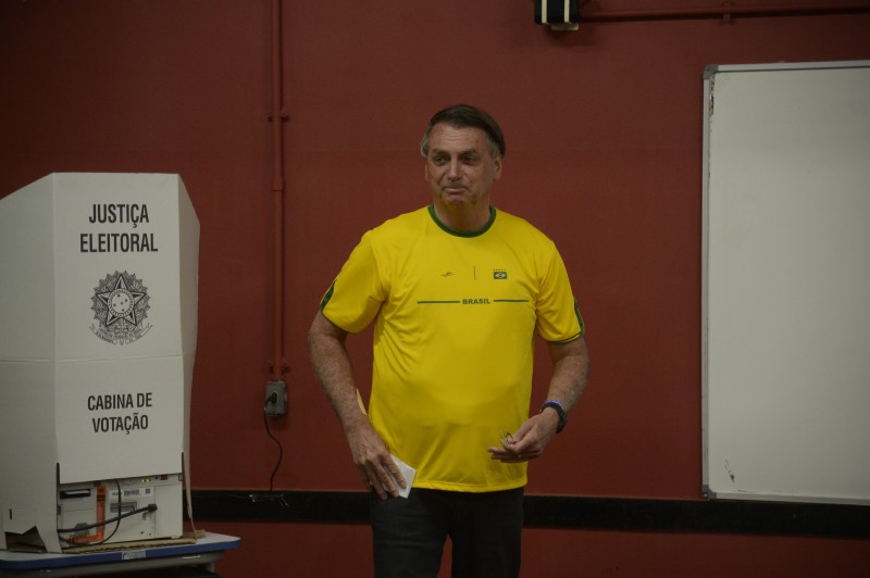 Bolsonaro pede que apoiadores mantenham o foco no segundo turno
