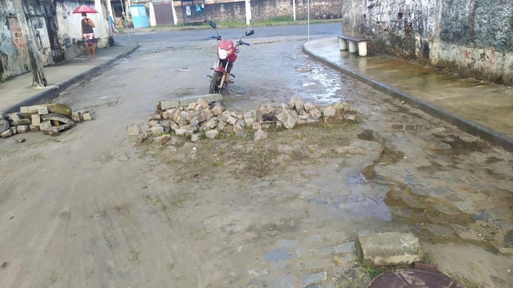 Moradores da Rua Monsenhor Barbosa esperam obras